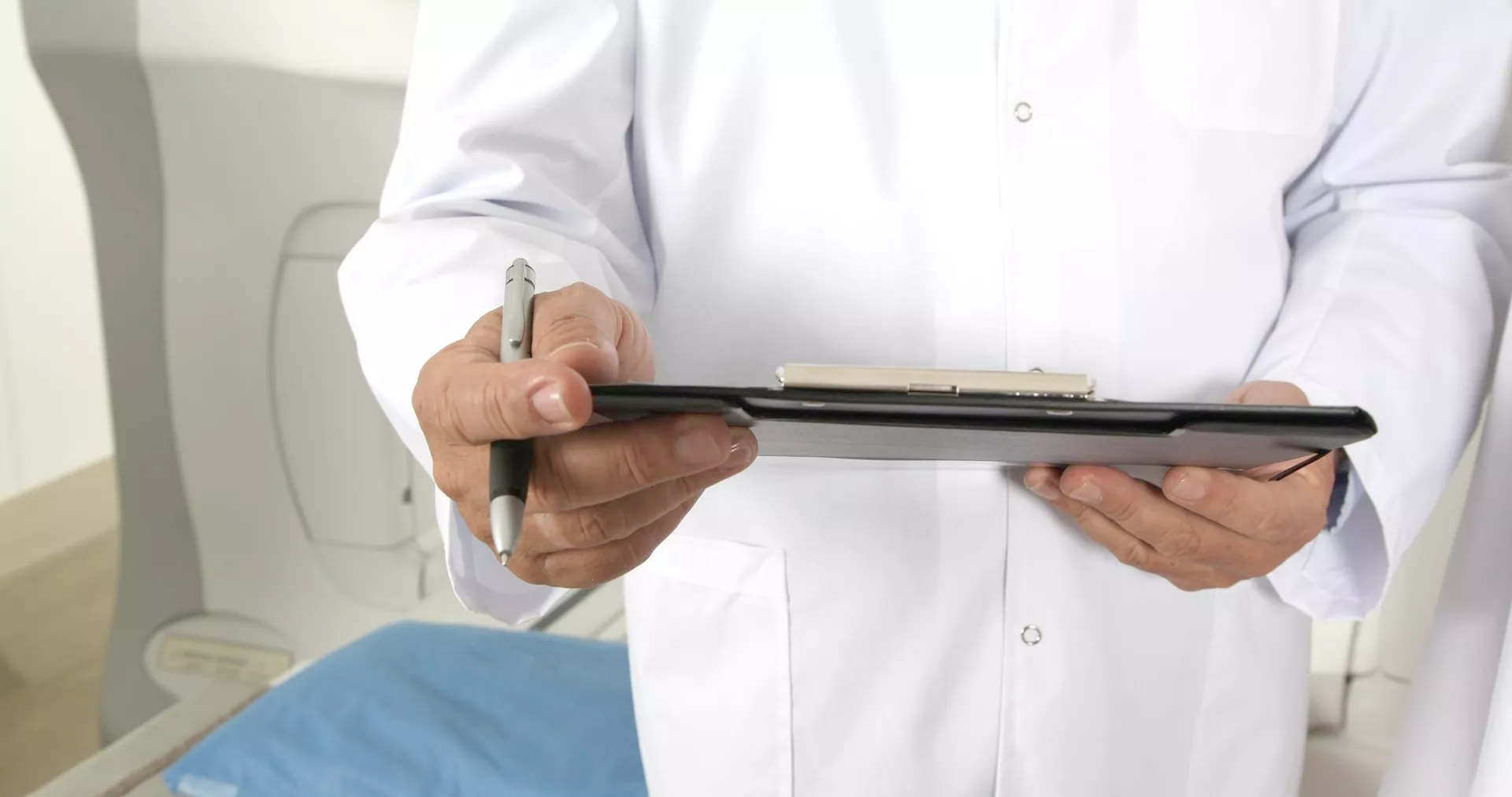 Imagen representativa de los recursos y materiales útiles para pacientes con enfermedades renales, ofrecidos por el Dr. Antonio Moreno en Cádiz.